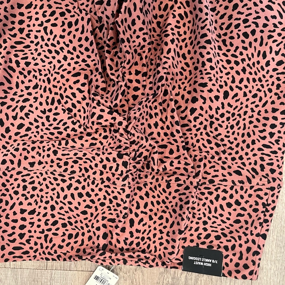 PINK leopard scrunch butt leggings